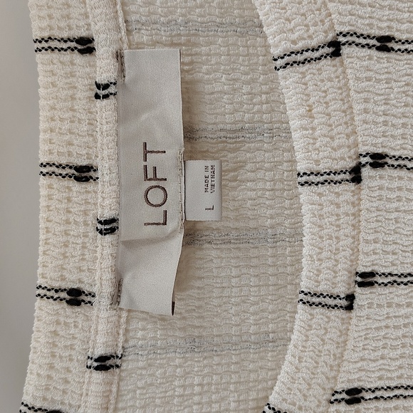 LOFT Blouse Size Large Cream With Black Stripe Ruching Short Sleeve Runs Small - Picture 4 of 7